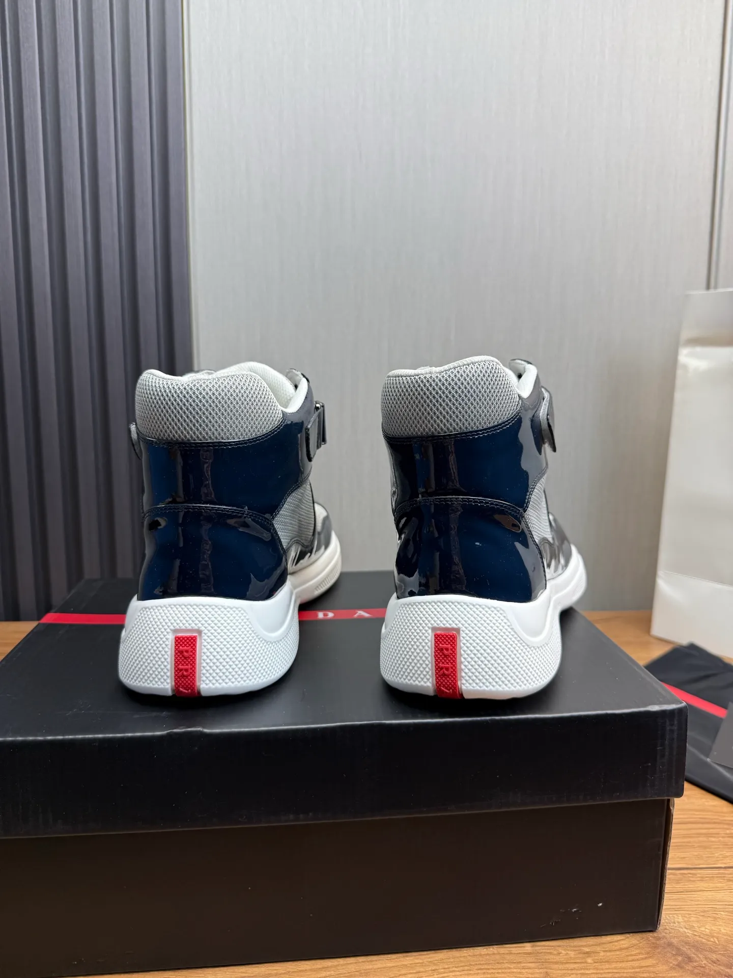Men's shoes 700💰 [PRADA] Hot selling items🔥Must be recommended every day~~ Official website synchronized, 1:1 high quality shipments✔️ Imported cowhide fabric, cowhide lining, original bottom, high-end airplane box packaging🎁 38-45 (38.45 custom-made, non-refundable)